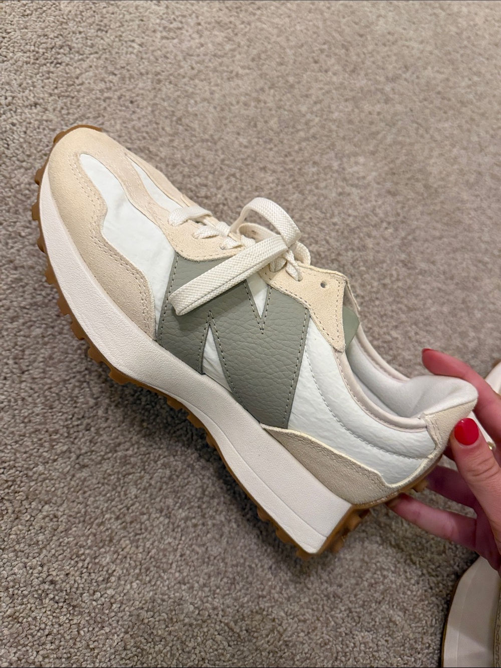 BRAND NEW New Balance 327 sneakers in a cream and beige colorway - Picture 2 of 5